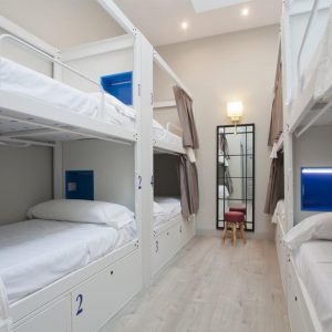 Habitación femenina 8 camas